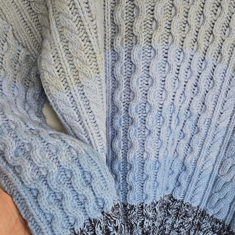 Carlisle Merino Wool Blend V-Neck Sweater with Gray and Blue Trim Size L - Picture 5 of 9